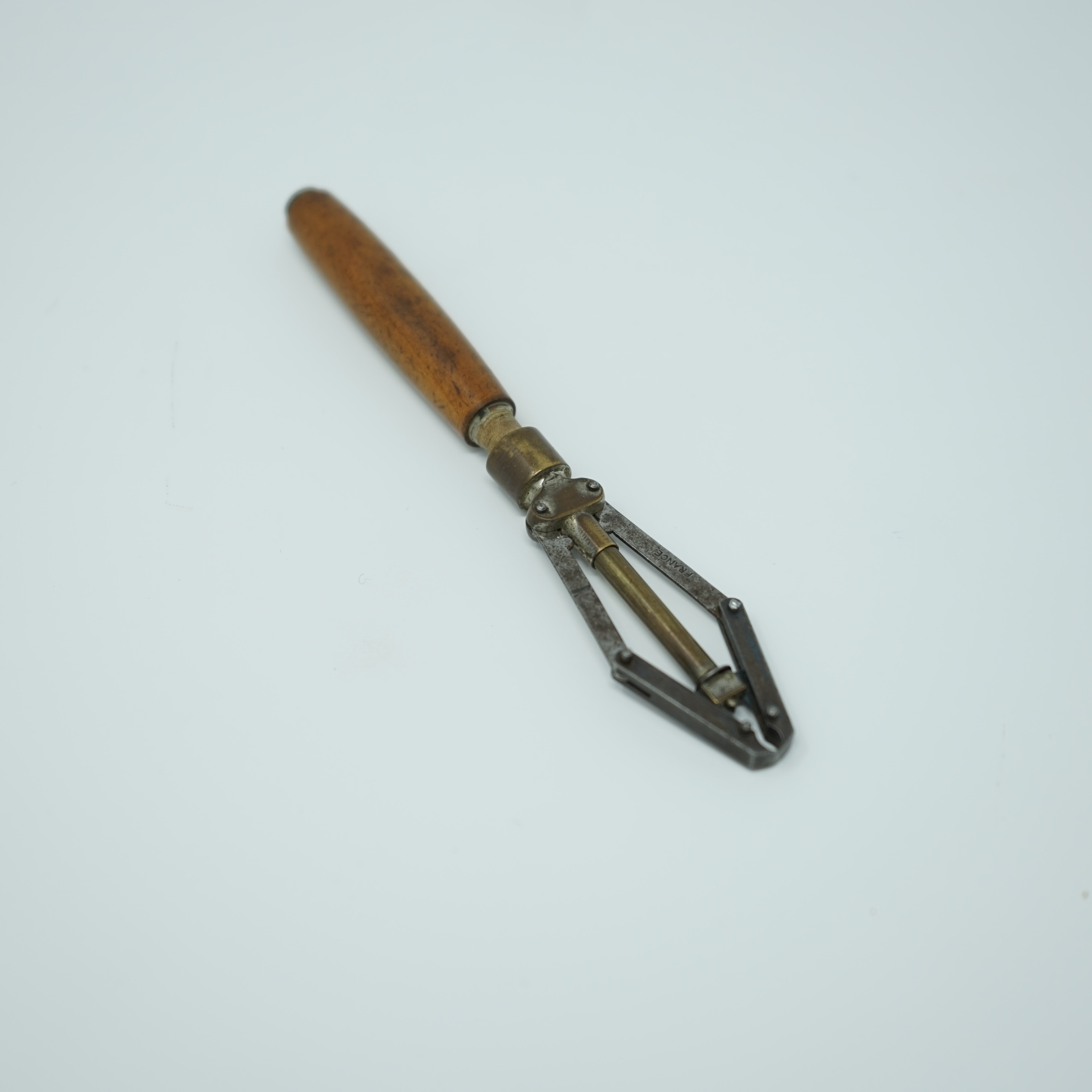 Outil Ancien De Couture – Poinçon à Aiguille – Pat. 1903/1905 – Rouillé