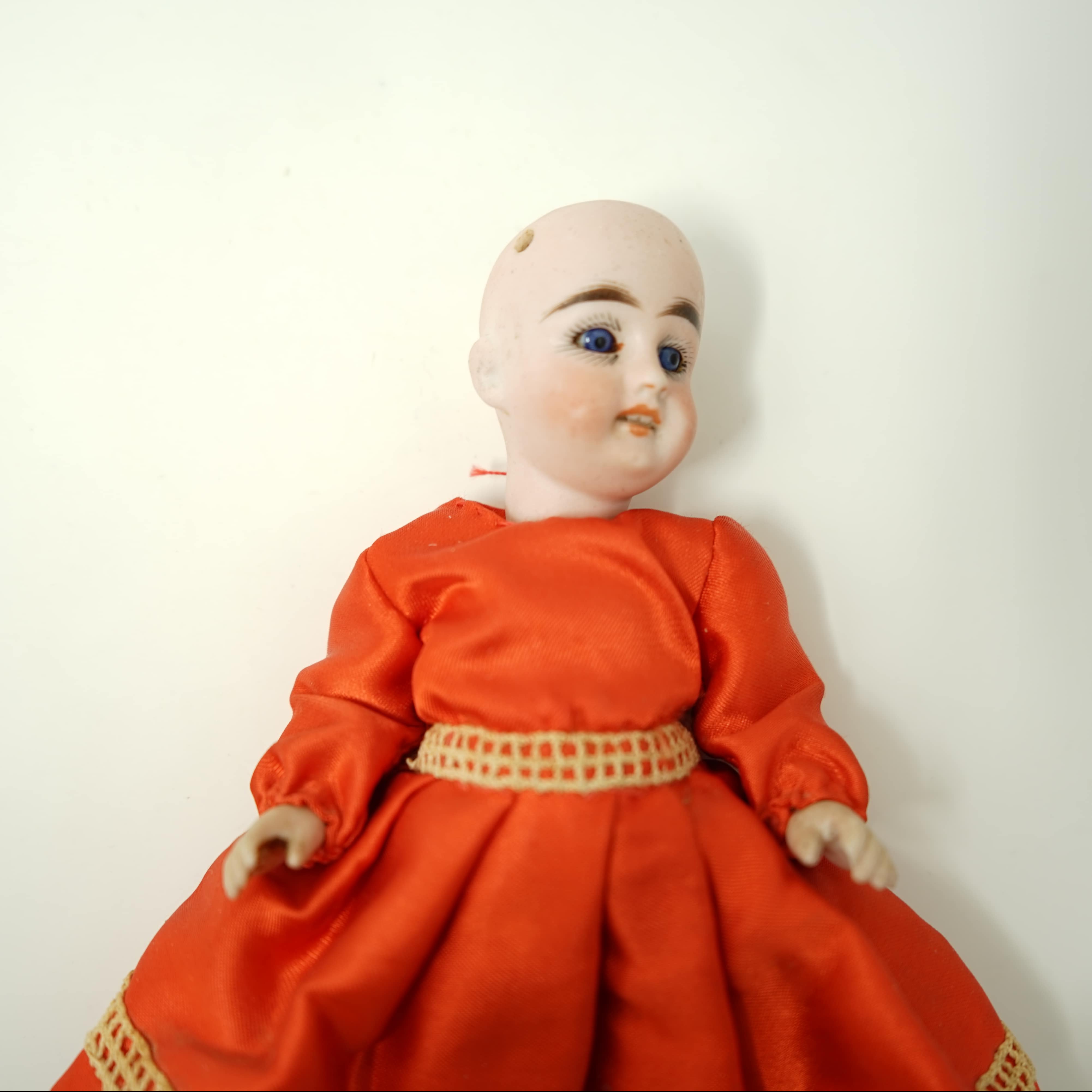 Poupée En Porcelaine De Collection – 21 Cm – état Correct